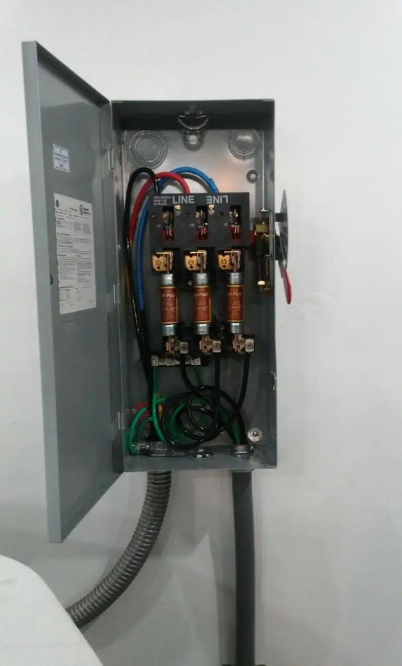 Three-phase disconnect switch installed for Smoke Detector Installation in Towamencin